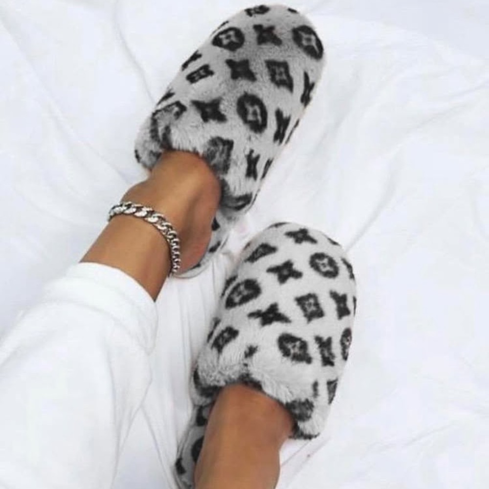 Lush life fuzzy slippers — grey
